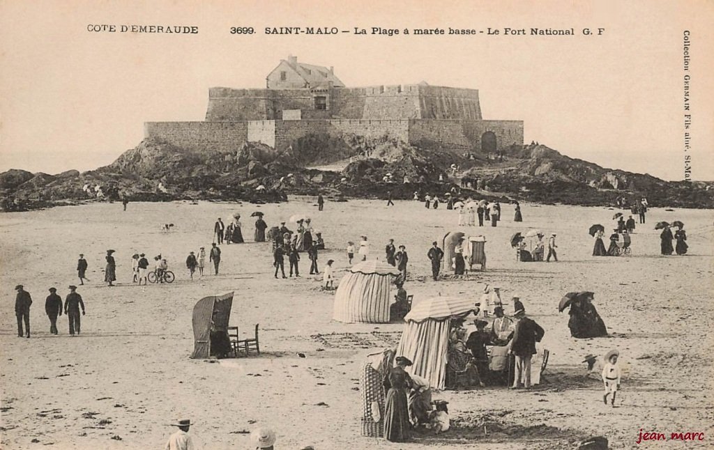 Saint-Malo - La Plage à marée basse - Le Fort National.jpg