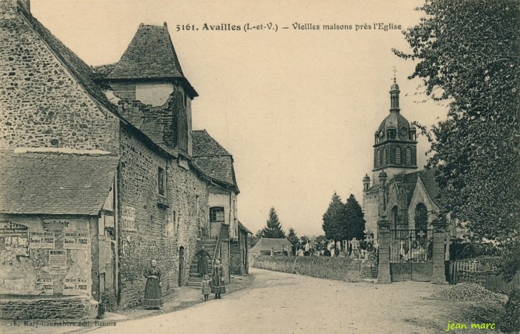 Availles - Vieilles maisons près l'Église.jpg