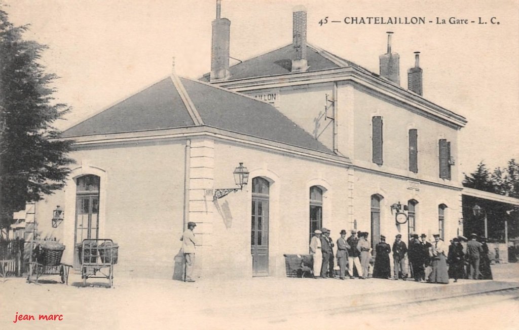 Châtelaillon - La Gare.jpg