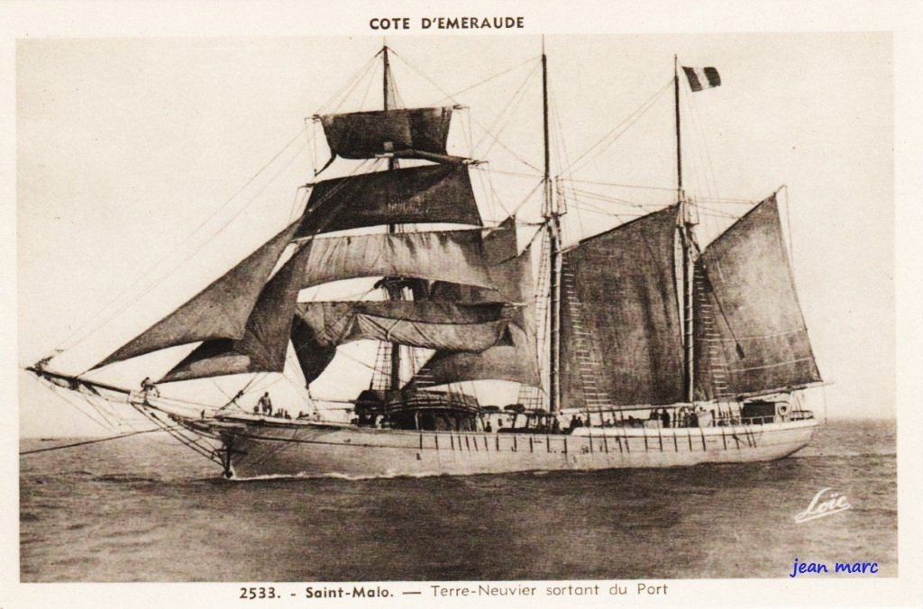 Voilier Saint-Malo - Terre-Neuvier sortant du Port.jpg