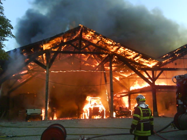 une photo du feu de la ferme on reconnaît bien la partie du toit