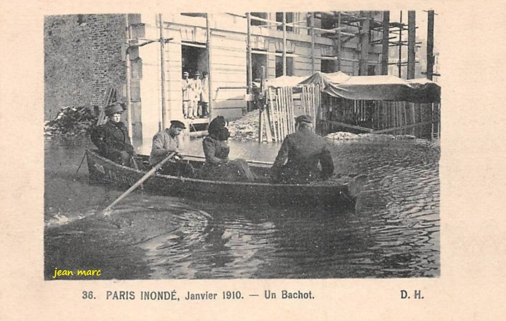 Paris Inondé Janvier 1910 - Un Bachot 36 D.H..jpg