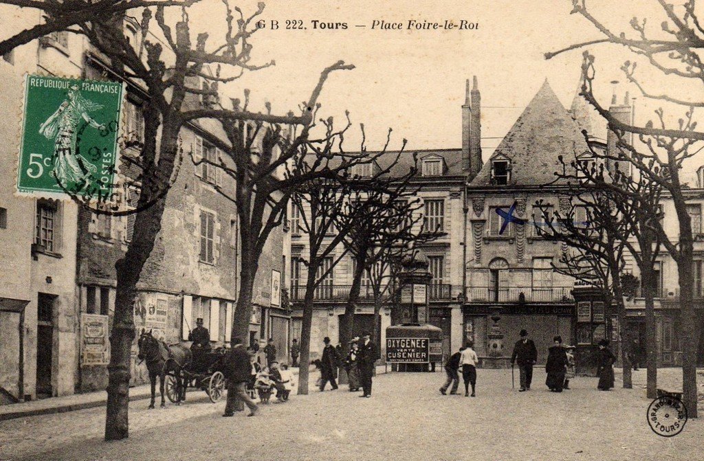 Tours 222 Place Foire le Roi.jpg