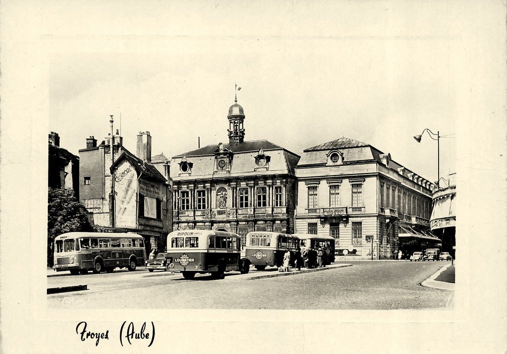Troyes H. de V. + Autobus.jpg