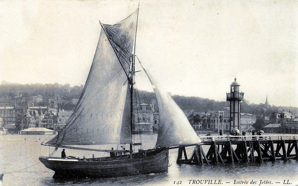 Voilier Trouville 142 Jetée.jpg