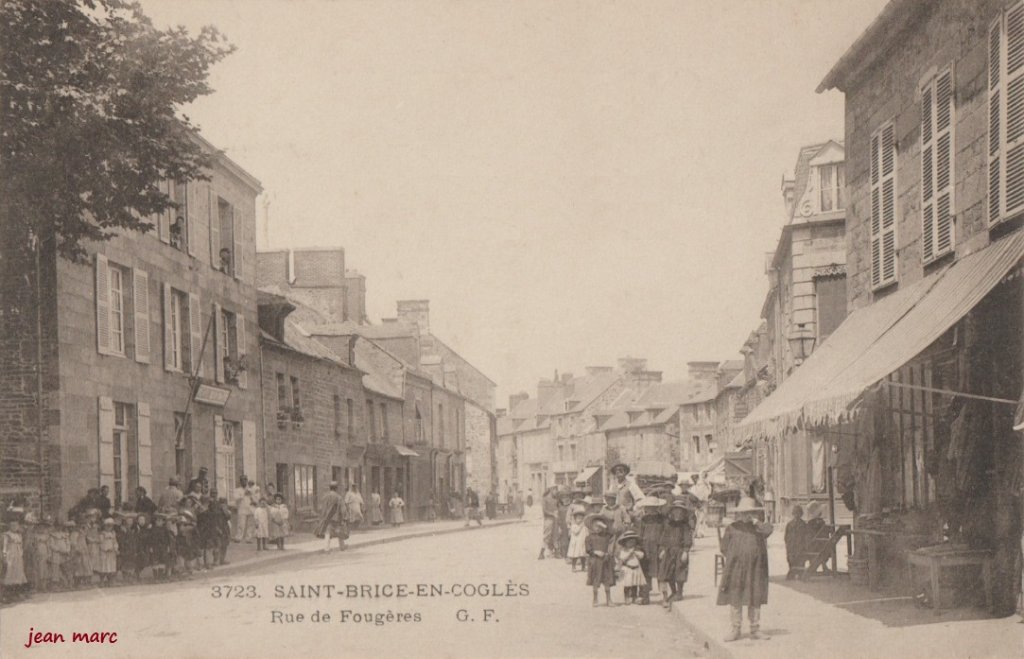 Saint-Brice-en-Coglès - Rue de Fougères.jpg