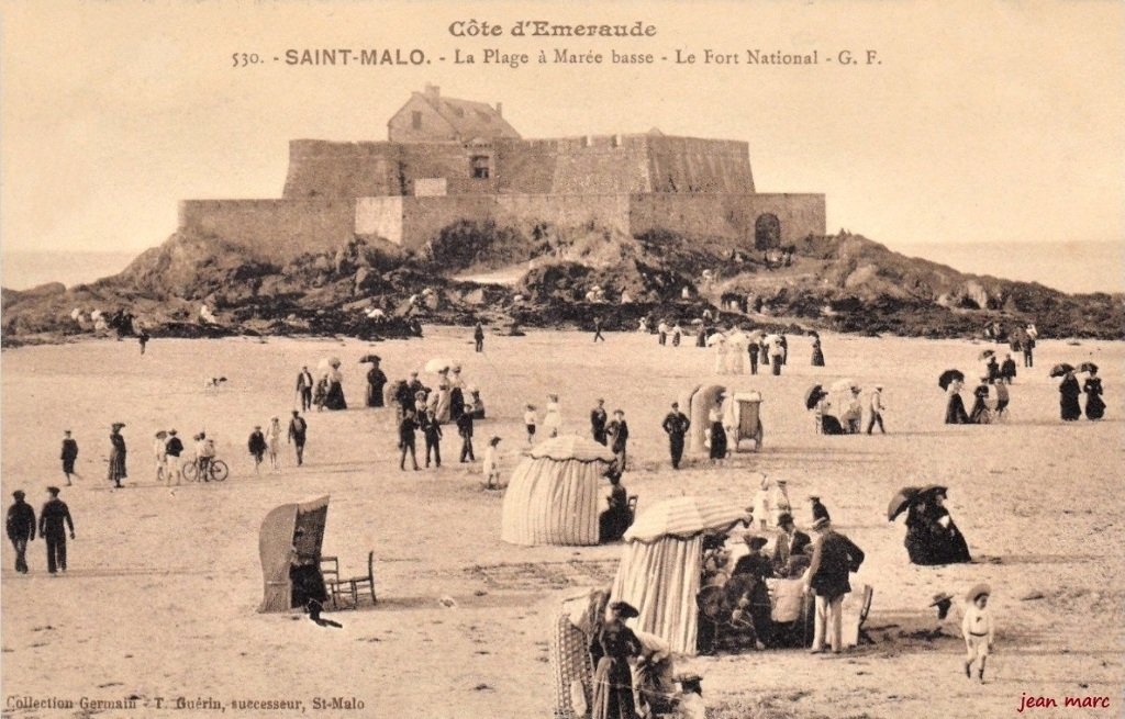 Saint-Malo - La Plage à marée basse - Le Fort National.jpg