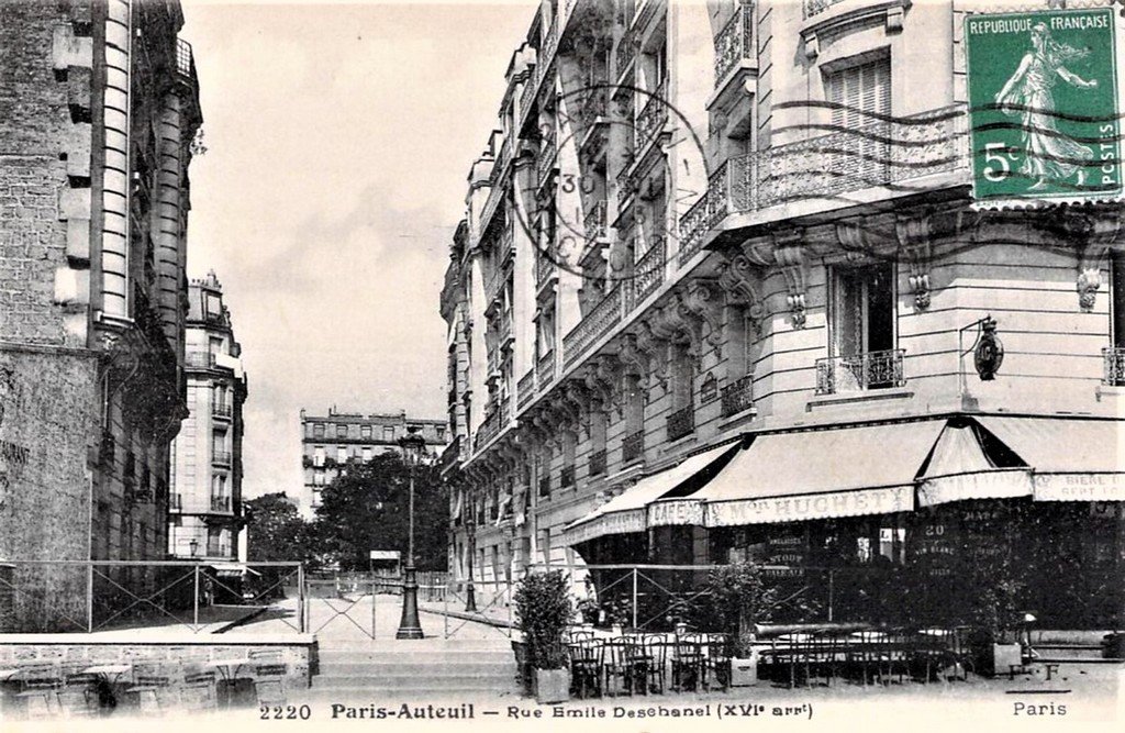 Paris 2220 FF.jpg