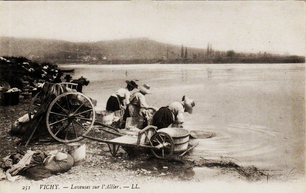 Vichy 251 Laveuses.jpg