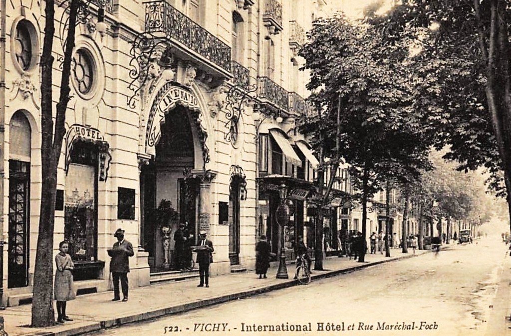 Vichy 522 Hôtel.jpg