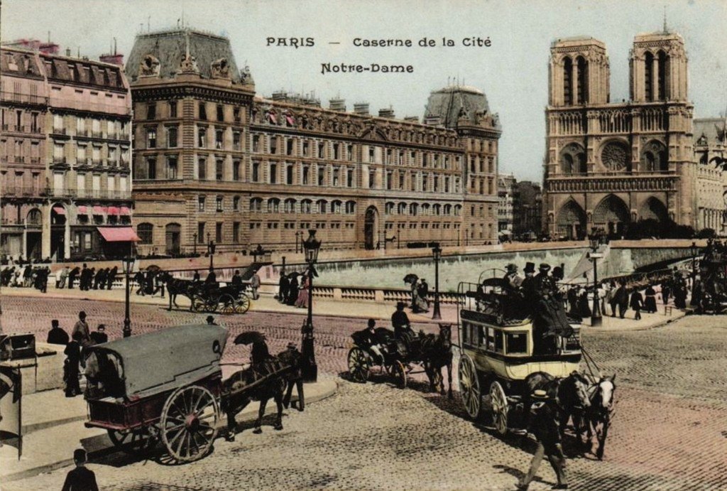 A Attelages Paris Caserne de la Cité 4°.jpg