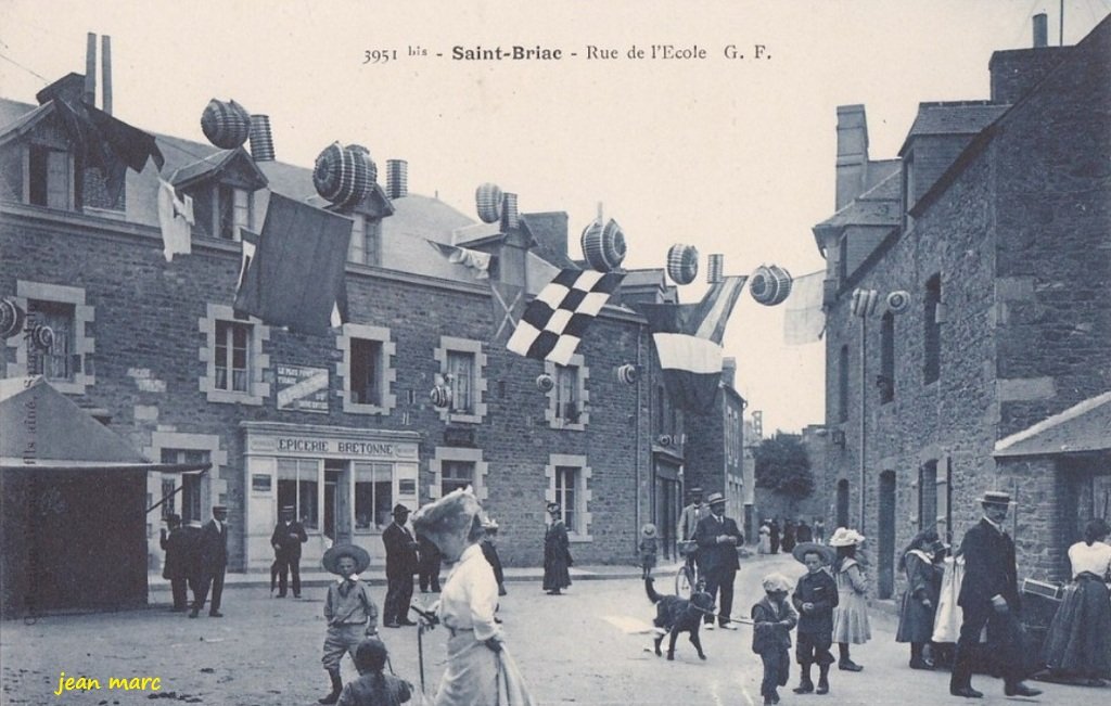 Saint-Briac - Rue de l'École.jpg