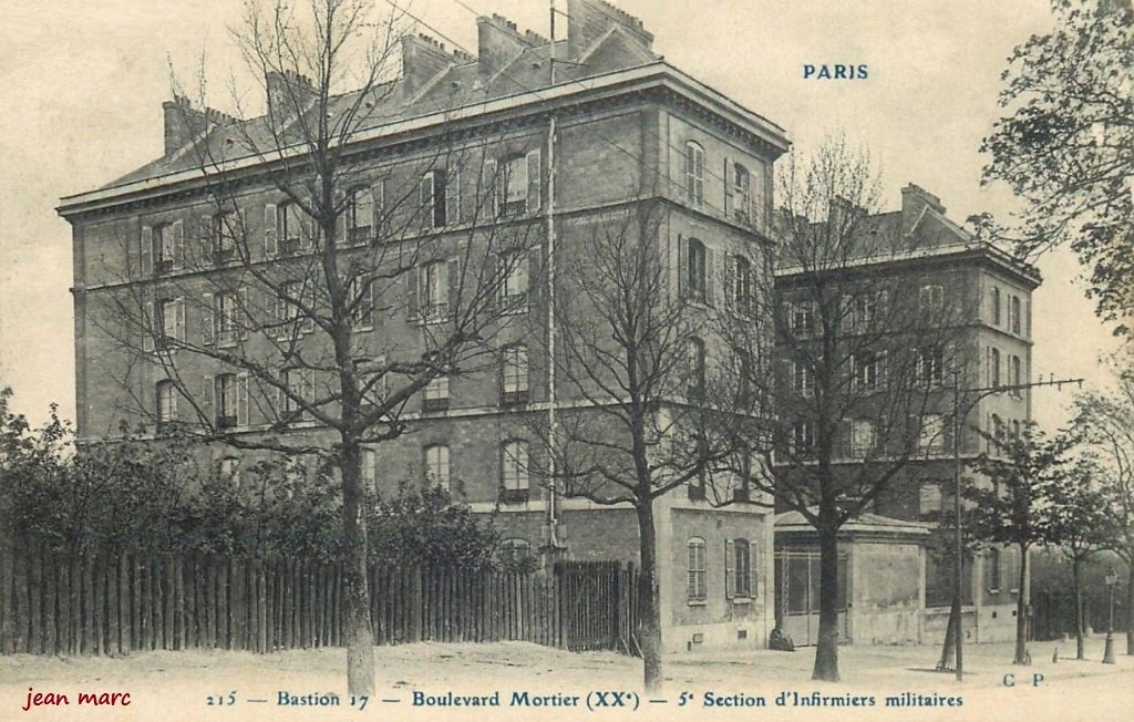 Paris XXe - Boulevard Mortier Bastion 17.jpg