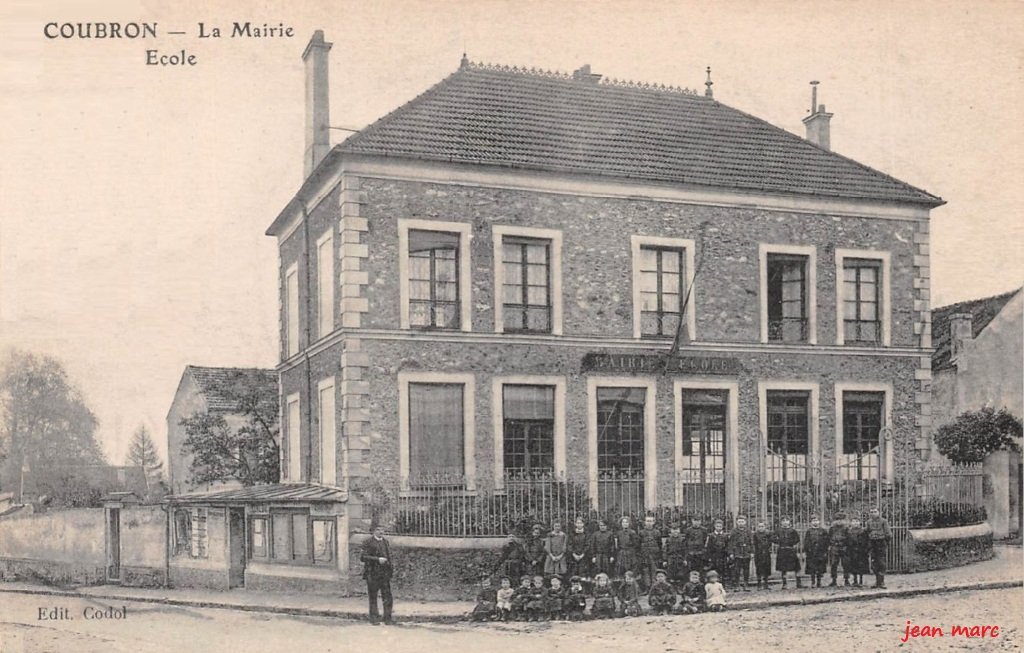 Coubron - La Mairie - École.jpg