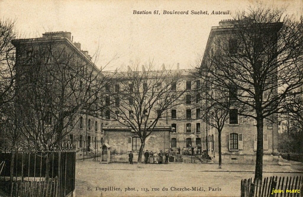 Paris XVIe - Boulevard Suchet - Bastion 61.jpg