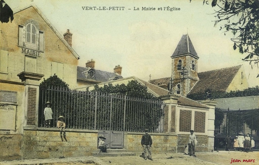 Vert-le-Petit - La Mairie, l'Église et l'École.jpg