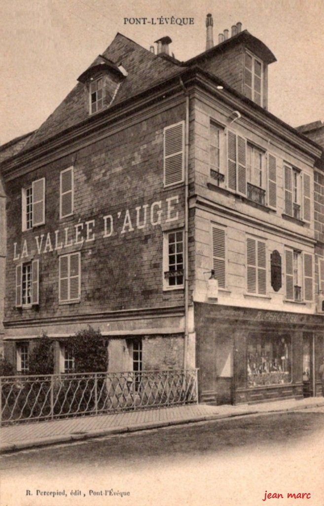 Pont l'Évêque - Imprimerie Percepied.jpg