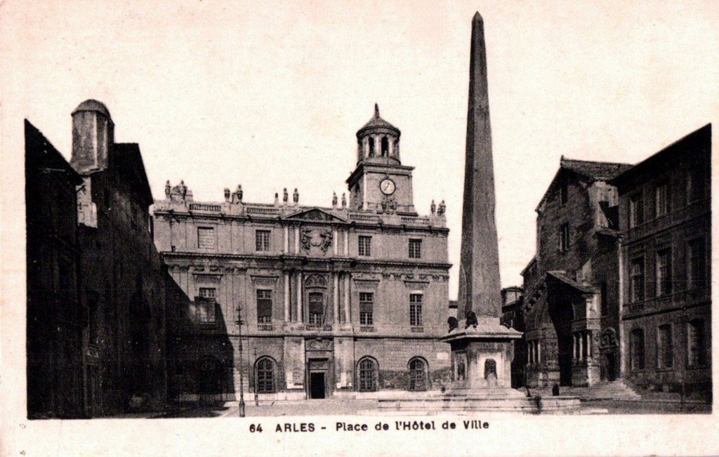 Arles 64 Place.jpg