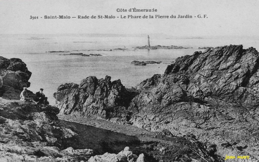 Saint-Malo - Le Phare de la Pierre du Jardin.jpg