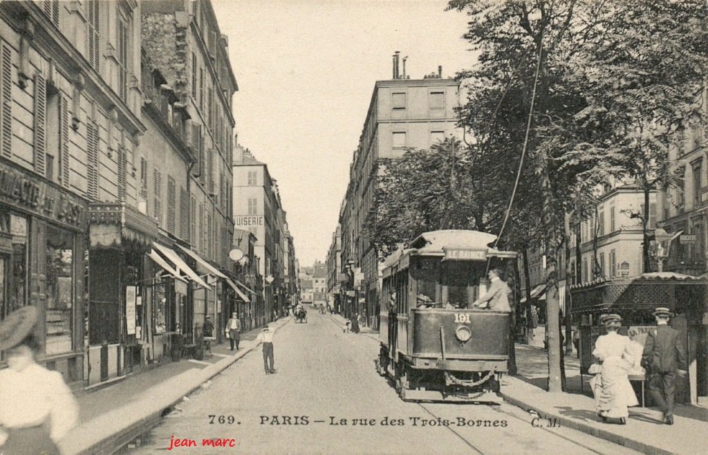 Paris XIe - Rue des Trois Bornes.jpg