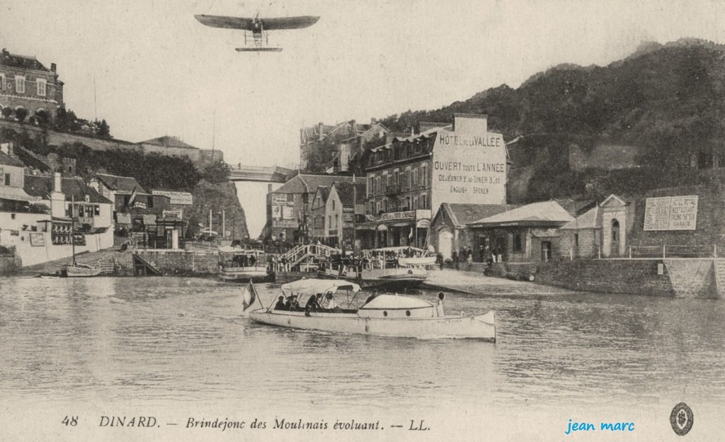 Dinard - Brindejonc des Moulinais évoluant.jpg