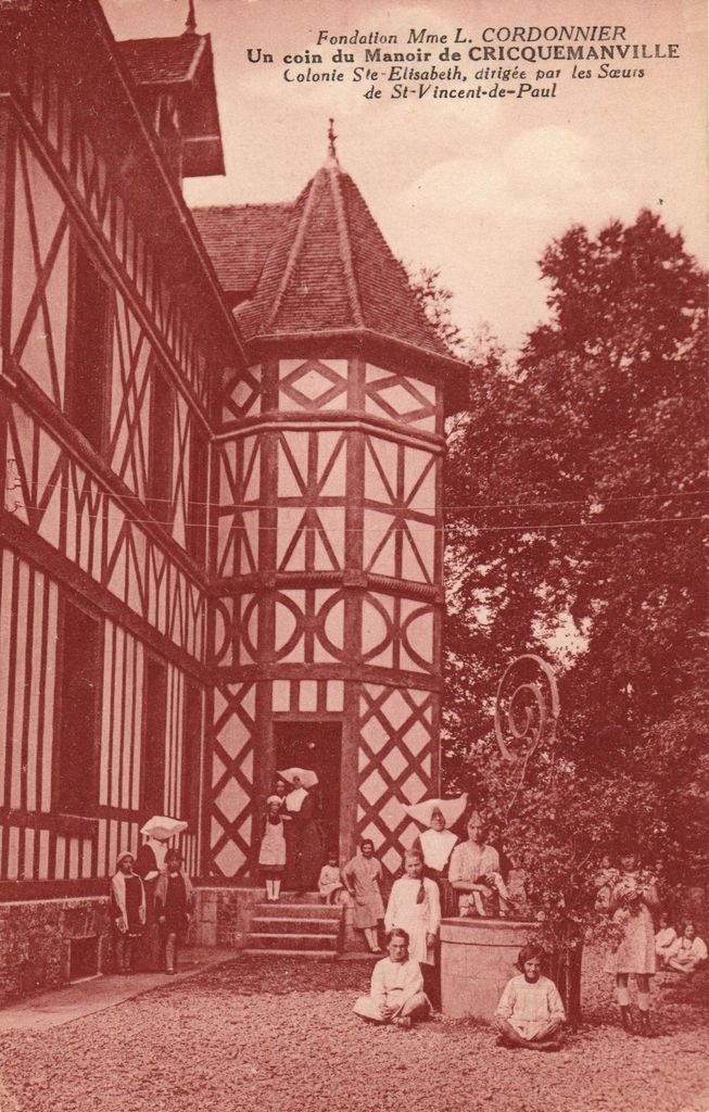 76 - SASSETOT-LE-M. - Un coin du Manoir de Cricquemanville - Photo Edit. Jaouen - 16-05-26.jpg