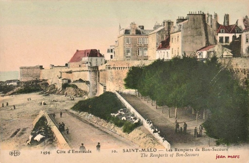 Saint-Malo - Les Remparts de Bon Secours.jpg
