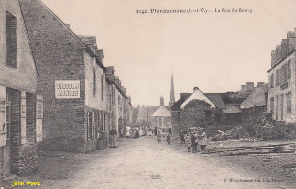 Pleugueneuc - La Rue du Bourg.jpg