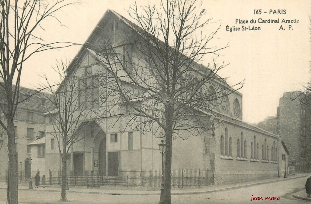 Paris XVe - Place du Cardinal Amette - Église Saint-Léon.jpg