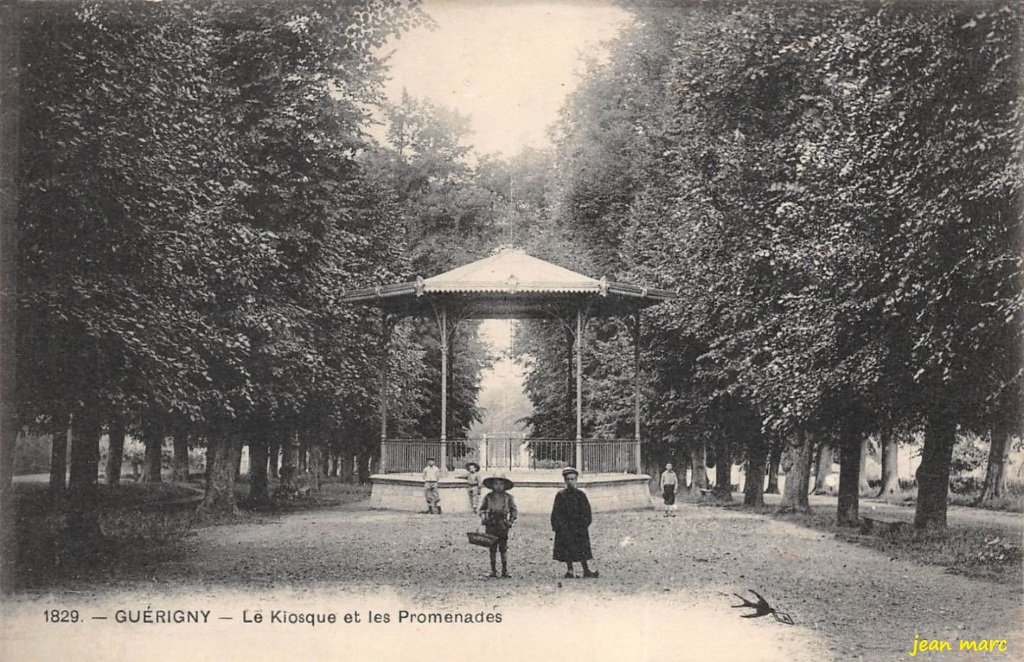 Guérigny - Le Kiosque et les Promenades.jpg