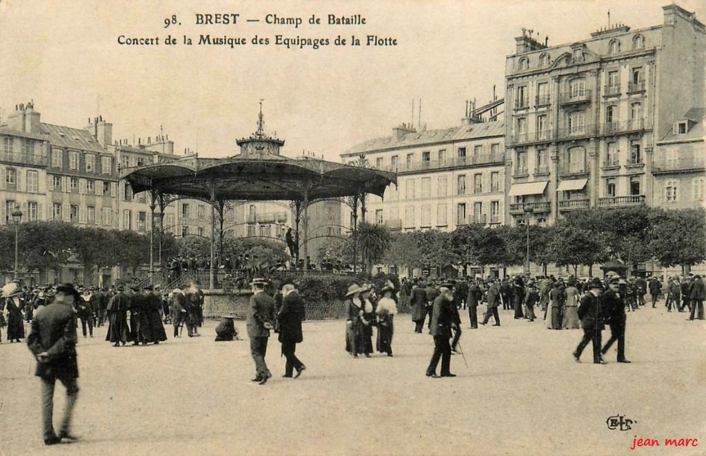 Brest - Champ de Bataille - Concert de la Musique des Equipages de la Flotte.jpg
