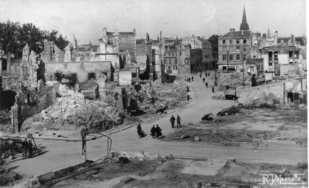 Caen en 1944-45 CP.jpg