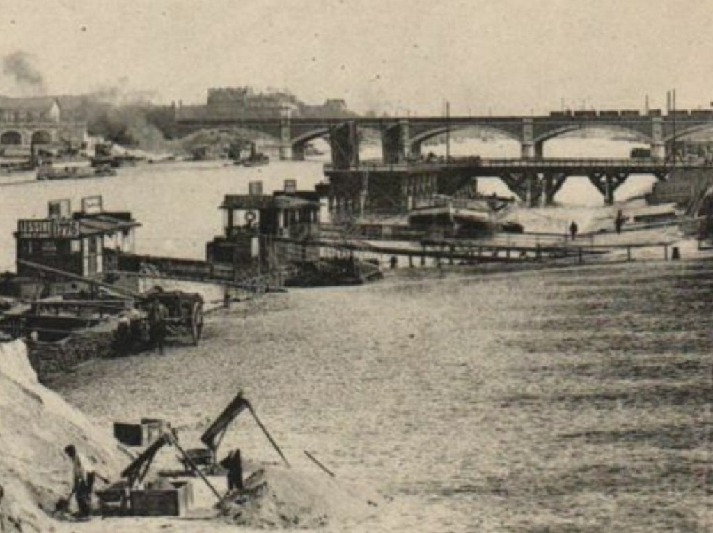 Paris XIIIe - Quai de la Gare (détail).jpg