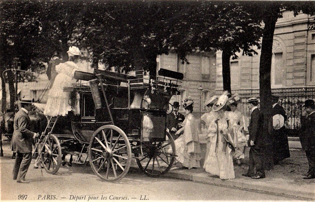 Paris Départ pour les courses.jpg