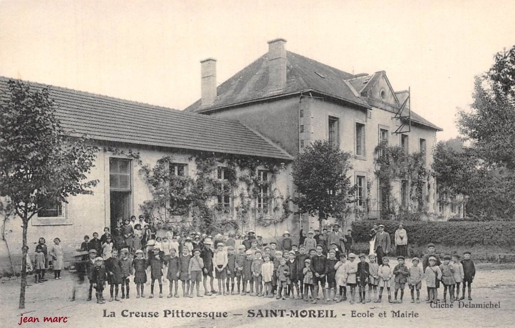 Saint-Moreil - École et Mairie.jpg