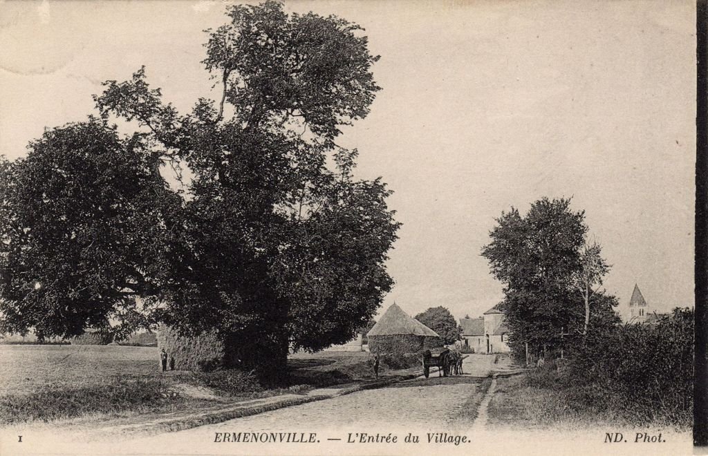 60 - ERMENONVILLE - 1 - L'Entrée du Village - ND Phot - 20-05-26.jpg