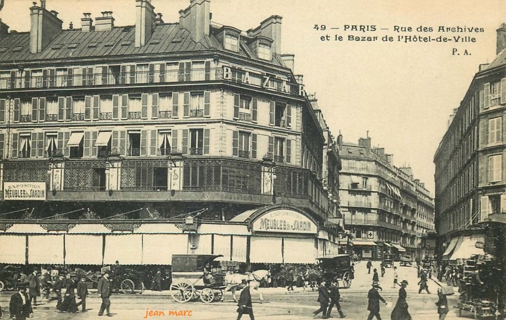 Paris IVe - Rue des Archives et le Bazar de l'Hôtel de Ville.jpg