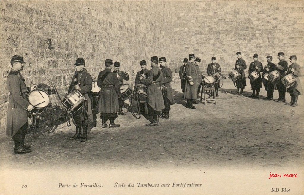 Paris XVe - Porte de Versailles - École des Tambours aux Fortifications.jpg