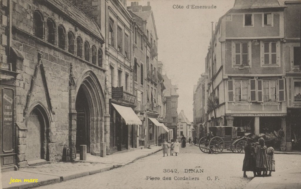 Dinan - Place des Cordeliers.jpg