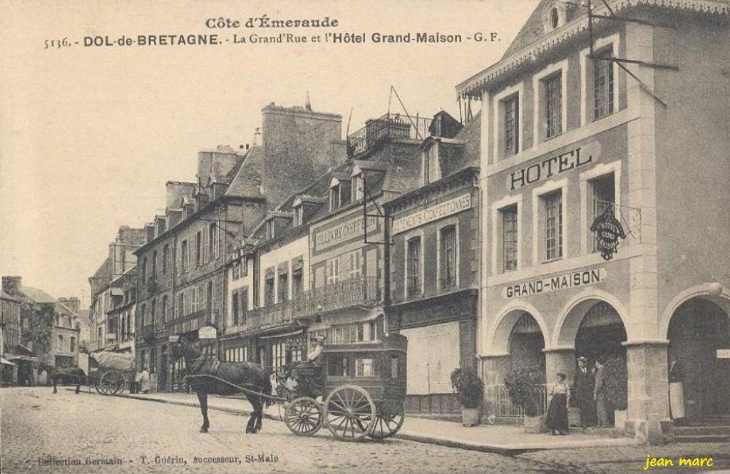 Dol-de-Bretagne – La Grand’Rue et l’Hôtel Grand-Maison.jpg