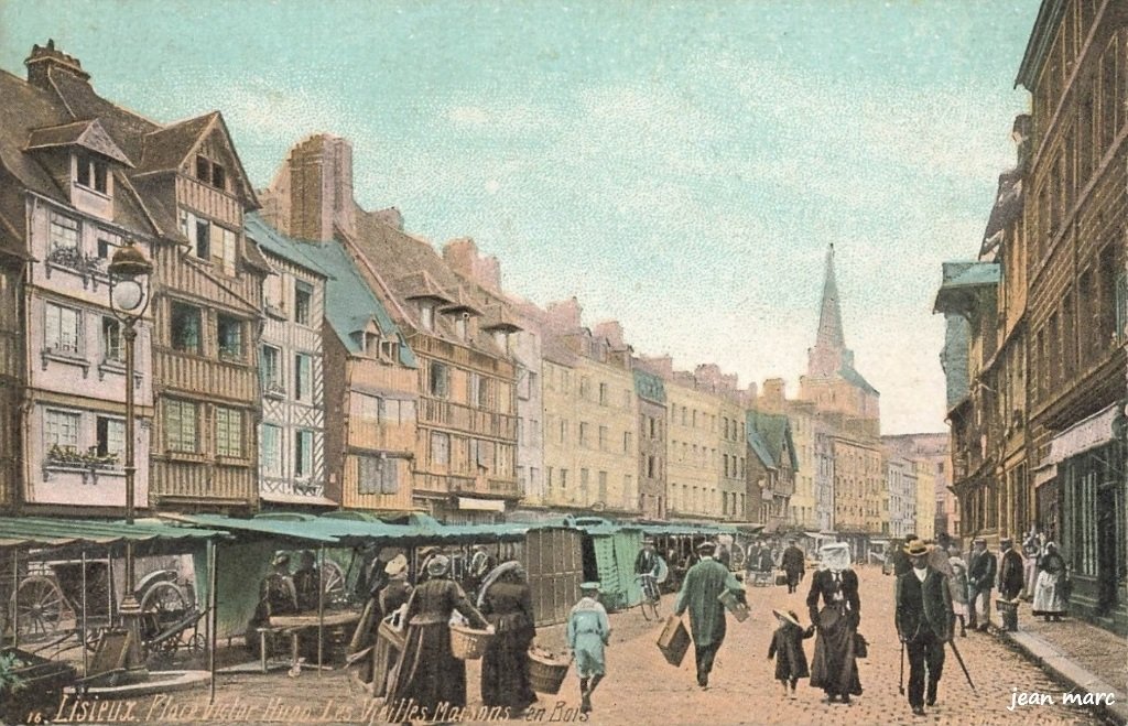 Lisieux - Place Victor Hugo. Les Vieilles Maisons en bois.jpg
