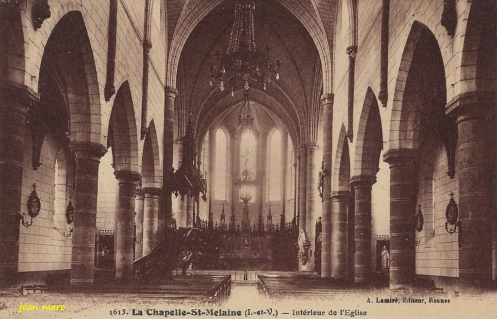 La Chapelle-Saint-Mélaine - Intérieur de l'Église.jpg