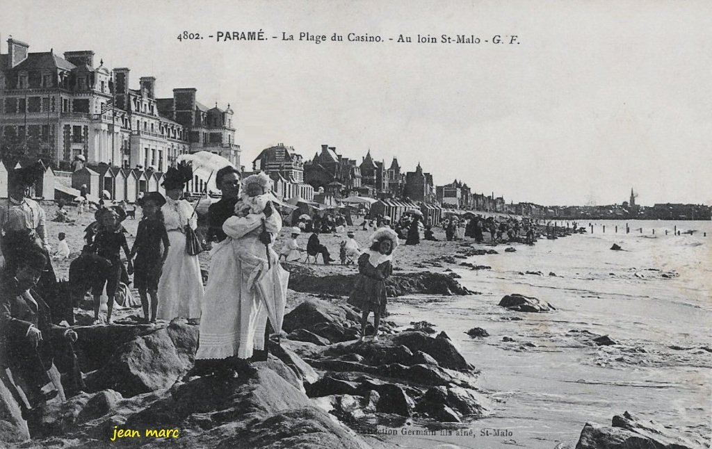 Paramé – La Plage du Casino – Au loin Saint-Malo.jpg