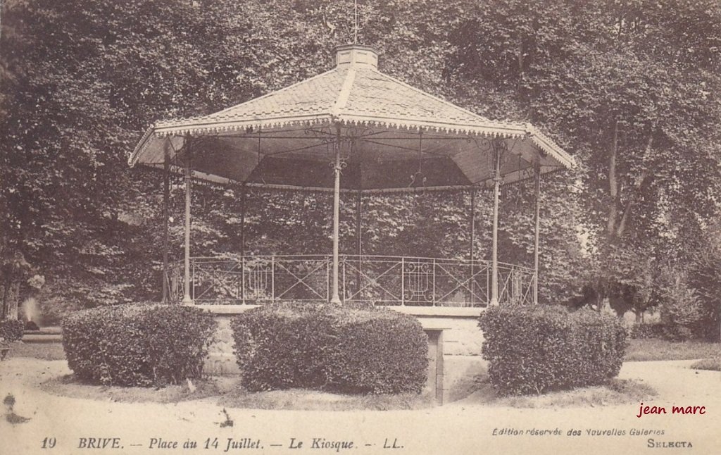 Brive - Place du 14 juillet - Le Kiosque.jpg