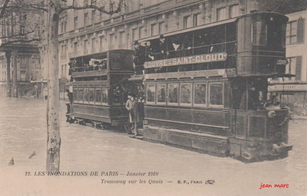 Les Inondations de Paris - Janvier 1910 - Tramway sur les Quais.jpg