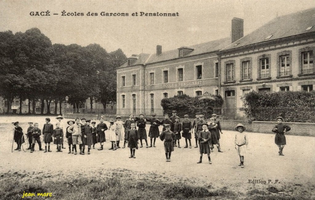 Gacé - École des Garçons et Pensionnat.jpg