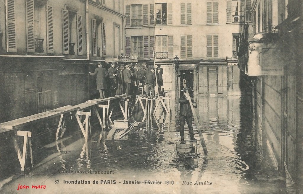 Paris VIIe - Rue Amélie - Inondations de janvier-février 1910.jpg