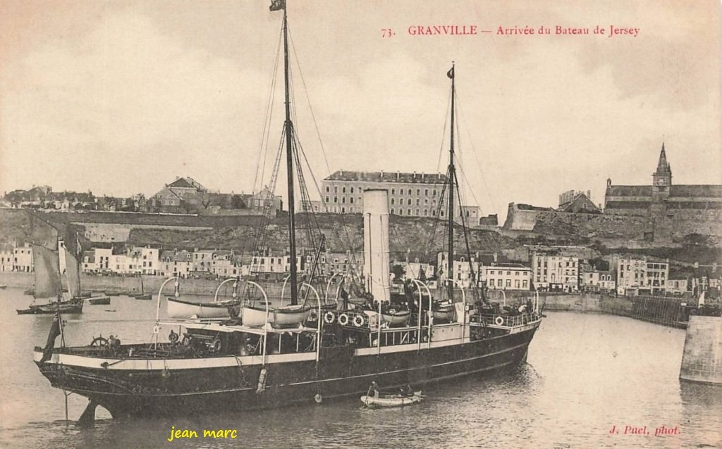 Granville - Arrivée du bateau de Jersey.jpg