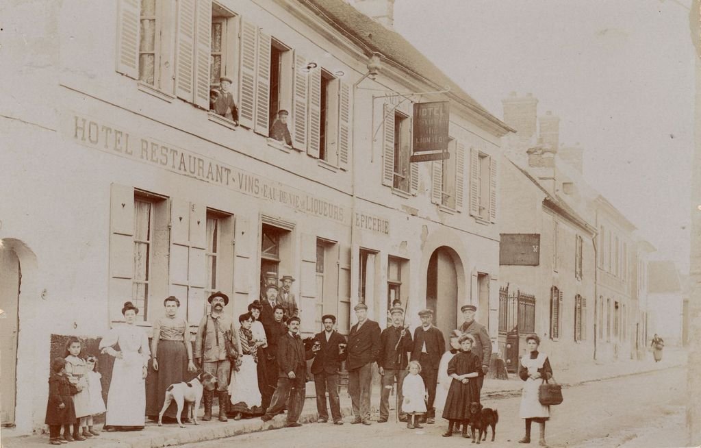 60 - CP Photo - RULLY -  Hôtel du Lion d'Or  - Société Lumière - Lyon - 05-06-26.jpg