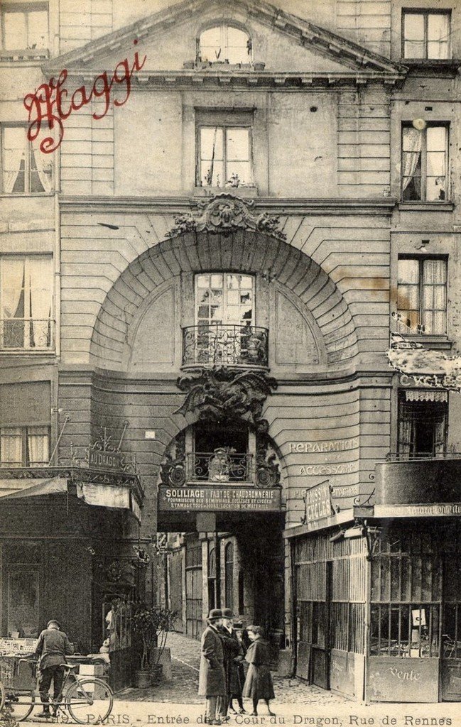 Paris Entrée de la Cour du Dragon (Maggi).jpg